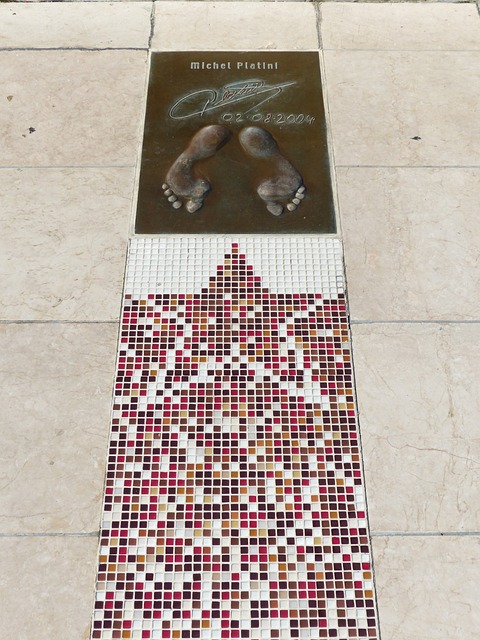 拜仁欲出售门将努贝尔，英超或成唯一出路