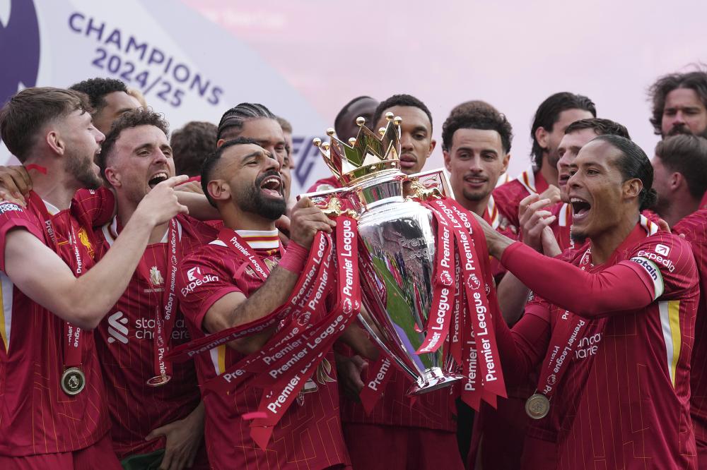 图赫尔：世界杯期间替补球员或待在更衣室，我们有勇气去争冠