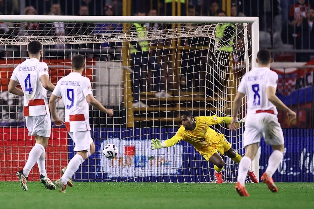 就是这么快！贺希宁反击顶开威尔逊强硬上篮 深圳回应11-0反超！